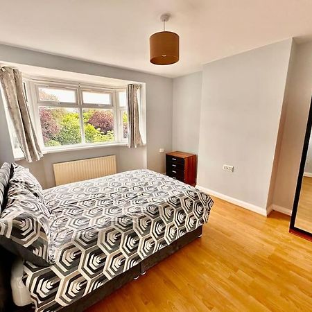 5 Bed Property In Se12 London Exterior photo