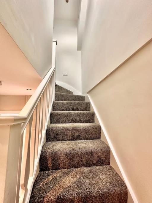 5 Bed Property In Se12 London Exterior photo